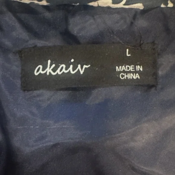 Akaiv Cropped Floral Puffer Jacket Size Large Navy Blue Cream Pockets Full Zip - Picture 9 of 14